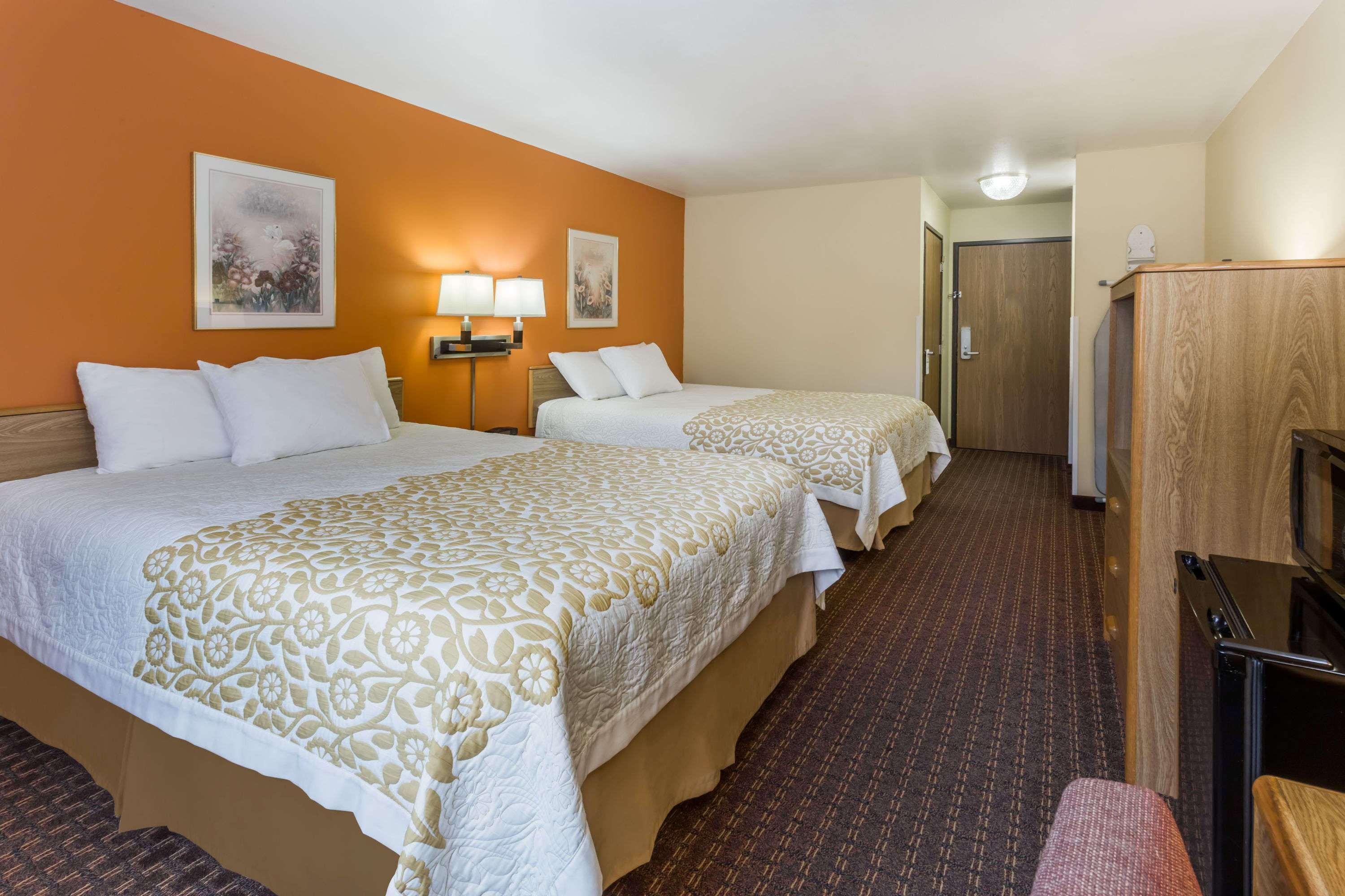 Days Inn By Wyndham Stoughton Wi. Exterior foto